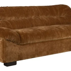 Sofa Douglas 3-Sitzer in Cognac mit gerafftem Bezug und dunklen Holzbeinen, Gesamtansicht von der Seite.