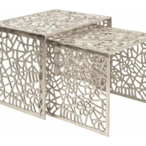 Satztische 2er-Set Aluminium Silber von Wohnling in Gesamtansicht mit geometrischem Lochmuster und verschachtelter Anordnung.