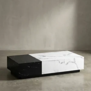 Schräge 3/4-Ansicht des Sofatischs auf weißem Hintergrund, die seine blockartige Silhouette und die Tiefe der integrierten Schubladen hervorhebt._#sku_SAFWL7.144#