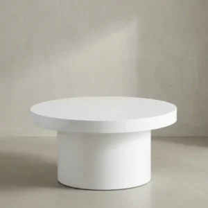 Moderner Couchtisch in Pilzform, komplett in weißem Hochglanz, frontale Ansicht auf weißem Hintergrund, die seine skulpturale Silhouette betont._#sku_SAFWL6.925#