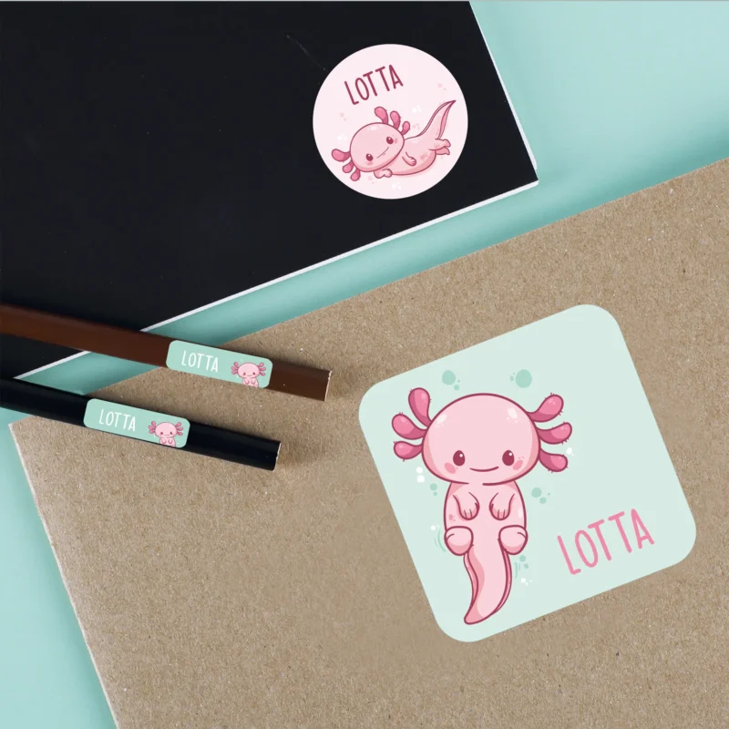 Personalisierte Namensaufkleber mit Axolotl Motiv und Name Lotta auf Heft, Stiften und Notizbuch