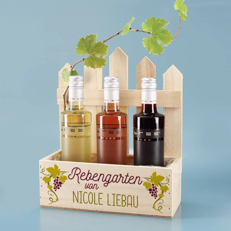 3 Weinflaschen (Weiß-, Rot- und Roséwein) in personalisierter Pflanzkiste